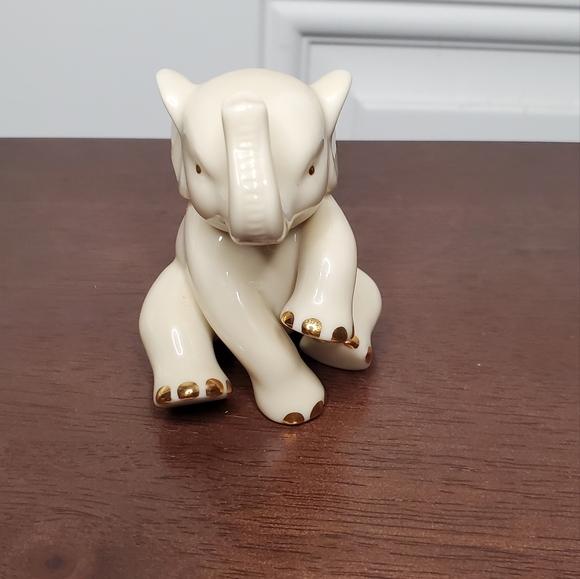 Ceramic Elephant - Picture 2 of 6